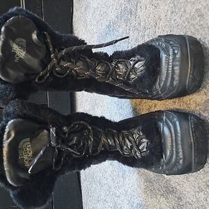 Women's The North Face Snow Boots sz 9